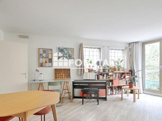 Tram jean moulin studio transformable en 2p dans immeuble recent