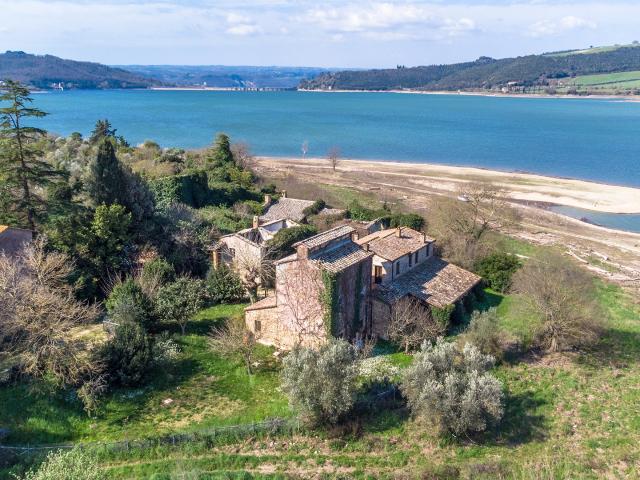 Tramonto al Lago – Antico Essiccatoio 287m² Baschi