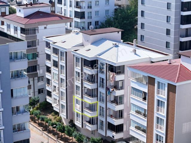 Tramvayın Bir Üst Sokağı Eşyalı Kiralık 1+1