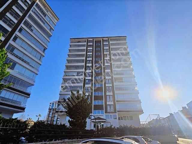 Tramvay Altında Gök Evlerde Site İçerisinde Satılık 4+1 Daire