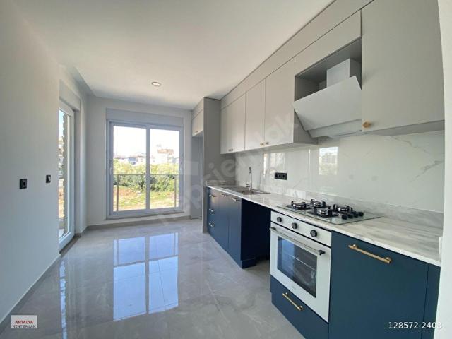 TRAMVAY CADDEYE YAKIN ASANSÖRLÜ 2.KAT 2+1 115m2 İKİ BALKONLU SIFIR DAİRE