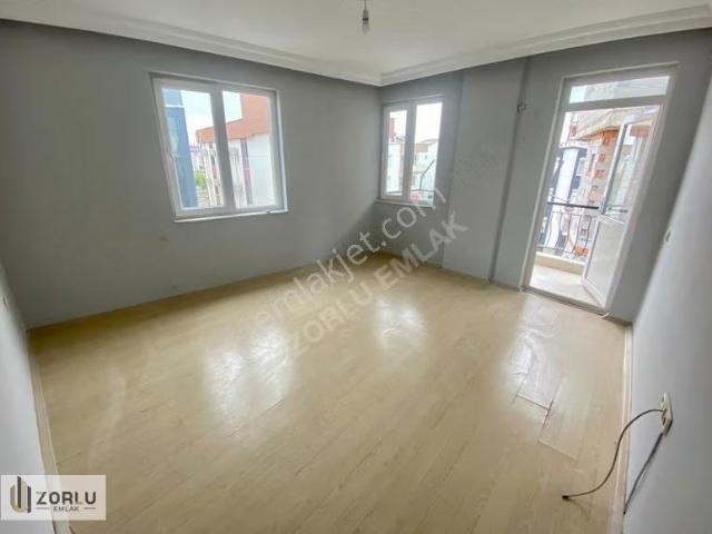 Tramvaya 50 Metre Mesafe Katta Ayrı Mutfaklı Eşyasız Kiralık 2+1