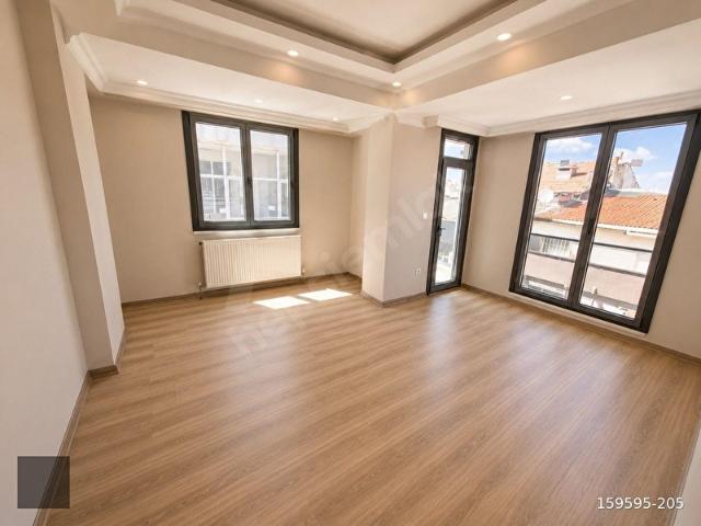 TRAMVAYA VE METRO YAKIN SIFIR BİNADA 2+1 ODALI SATILIK DAİRE