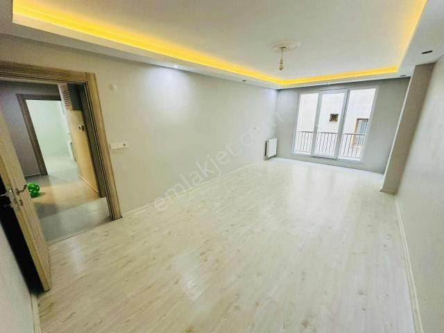 Tramvaya Komşu 2+1 110m2 1 Kat 3 Yıllık Kapalı Otoparklı Daire