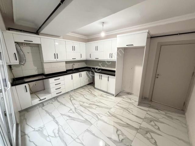 Tramvaya Komşu 3+1 130m2 1.kat 3 Yıllık Ebeveyn Banyolu Daire
