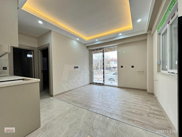 TRAMVAYA ÇOK YAKIN 1+1 60M2 AMERİKAN MUT.PANJURLU,DUŞAKABİNLİ YERDEN YÜKSEK GİRİŞ SIFIR DAİRE
