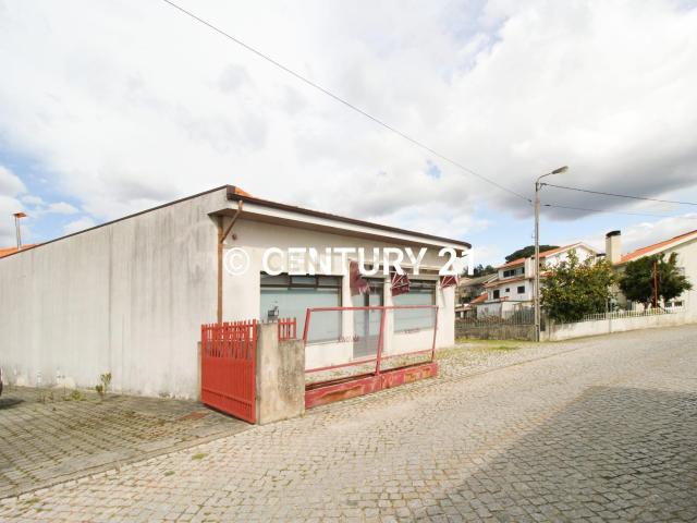TRANSFORME EM HABITAÇÕES PASTELARIA/PADARIA c/ FABRICO PRÓPRIO, PÃO QUENTE, LOGRADOURO E GARAGEM PAREDES, VANDOMA