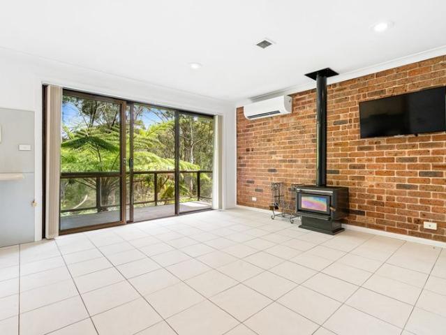 Tranquil Bush Retreat in Jannali