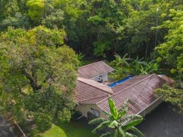 TRANQUILA CASA OASIS CON PISCINA EN VENTA EN GUALACA