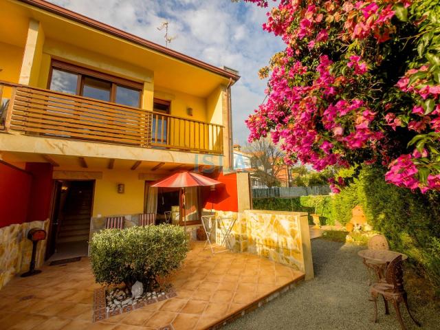 Tranquilidad y comodidad en Isla: chalet adosado con jardín y todas las mejoras