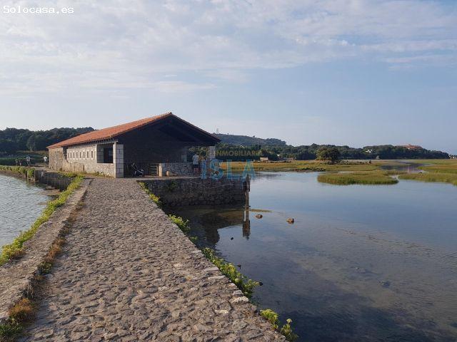 Tranquilidad y comodidad en Isla: chalet adosado con jardín y todas las mejoras