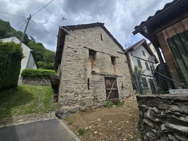 TRANQUILLA E SOLEGGIATA DA RISTRUTTURARE