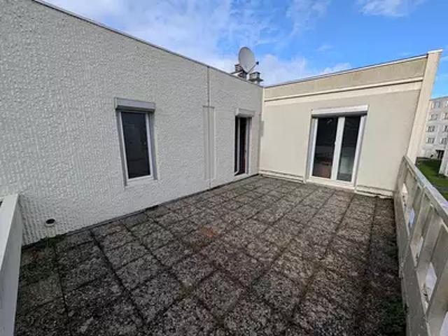 Trappes 78190 Achat / Vente appartement 2 pièces t2 au dernier étage terrasse