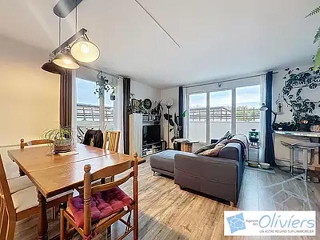 Trappes 78190 Achat / Vente appartement 3 pièces t3 au dernier étage terrasse