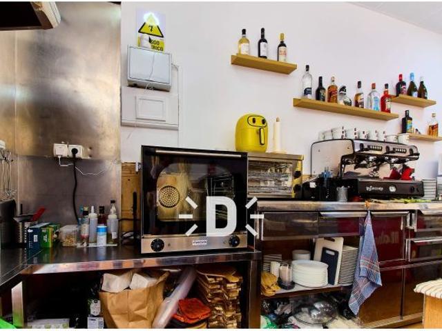 Traspaso Bar Cafetería con Doble Terraza Peatonal junto a Parque Infantil