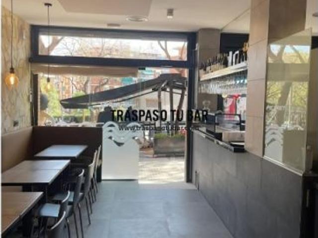 TRASPASO BAR Gran Terraza cerca Barcelona
