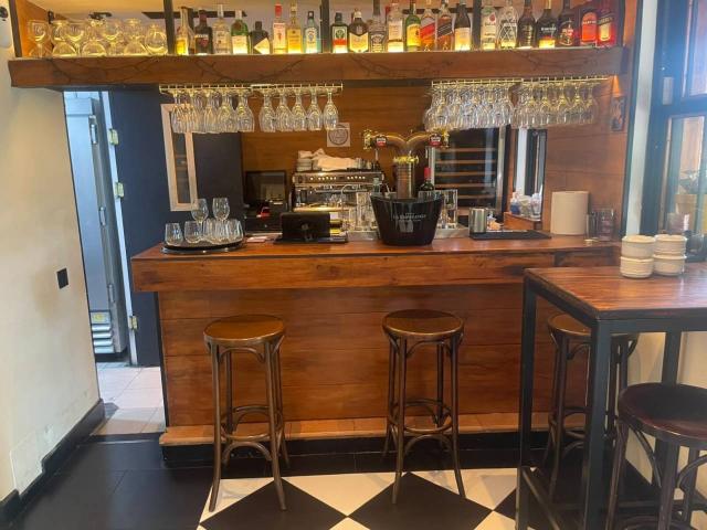 Traspaso Bar Restaurante con Licencia Definitiva y Terraza en Hortaleza