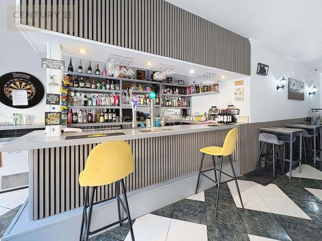Traspaso Bar Restaurante en Benalmádena – Excelente Ubicación en Plaza Céntrica y Muy Transitada