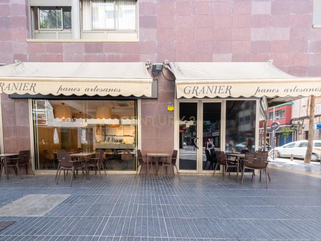 Traspaso cafetería–pastelería en plena actividad