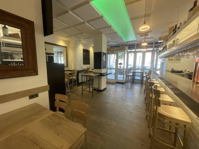 TRASPASO CAFETERÍA RESTAURANTE EN ARGÜELLES
