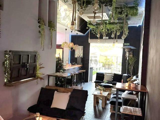 Traspaso de Bar de Copas en el Puerto Deportivo de Fuengirola | Terraza | Salida de Humos | Llave en Mano