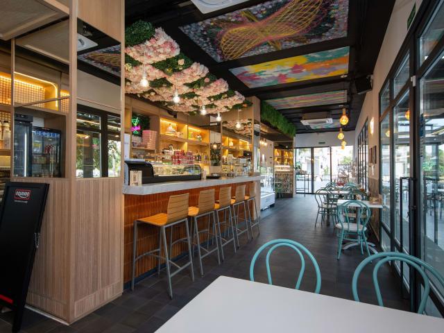 Traspaso de cafetería premium en PAU 5 – Ubicación privilegiada cerca de la playa