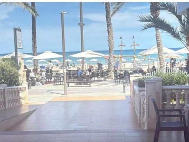 TRASPASO DE EXCELENTE LOCAL COMERCIAL CON ACTIVIDAD RESTAURANTE / SALIDA DE HUMOS
