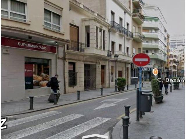TRASPASO DE EXCELENTE LOCAL COMERCIAL CON SALIDA DE HUMOS ZONA CENTRO DE ALICANTE
