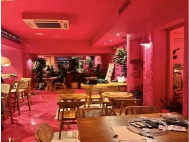 TRASPASO DE EXCELENTE LOCAL COMERCIAL EN PASEO DE ESPLANADA ALICANTE CON SALIDA DE HUMOS