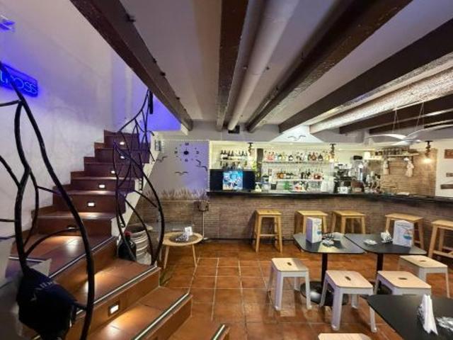 TRASPASO DE LOCAL COMERCIAL CON LICENCIA DE CAFETERIA Y PUB ZONA CASCO ANTIGÜO