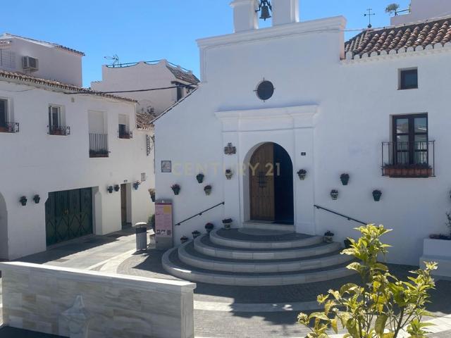 TRASPASO DE LOCAL COMERCIAL EN CENTRO DE MIJAS con Gran Visibilidad MALAGA