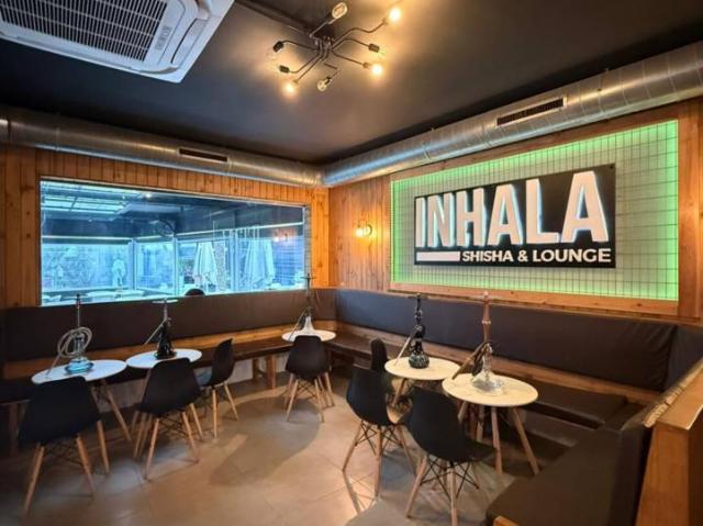 Traspaso de local comercial en la zona 501 de Aguadulce, dedicado a cafetería bar