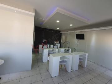 Traspaso de local con estaciones de negocio para subarrendamiento