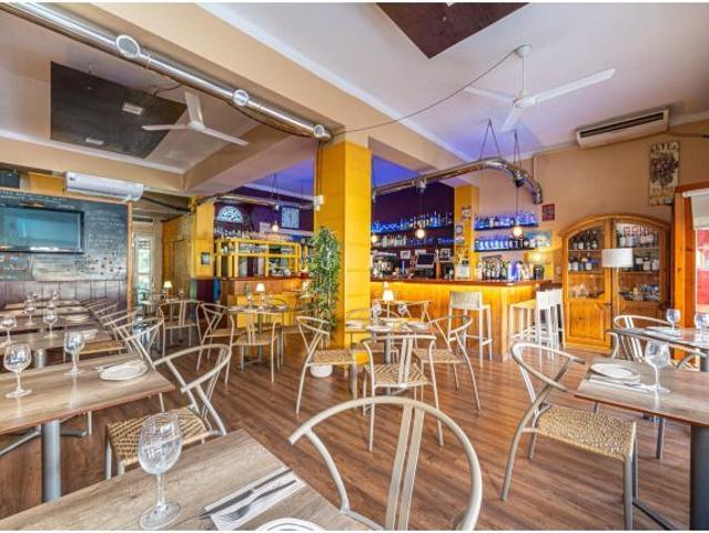 Traspaso de restaurante con salida de humos y licencia de restaurante