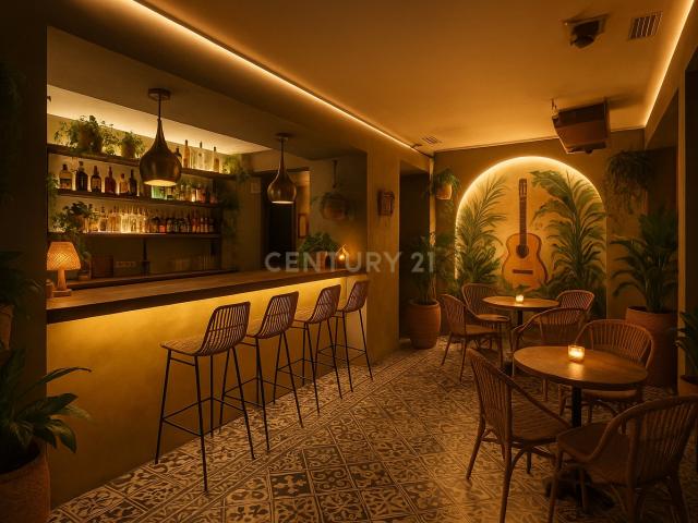 Traspaso en Ibiza: Bar Restaurante con Licencia Hasta las 6AM