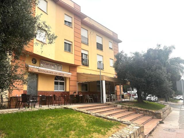 TRASPASO NEGOCIO DE HOSTELERÍA POR JUBILACIÓN /DOS LOCALES EN PROPIEDAD
