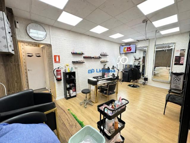 Traspaso negocio peluquería/barbería en Mercado de Puente de Vallecas
