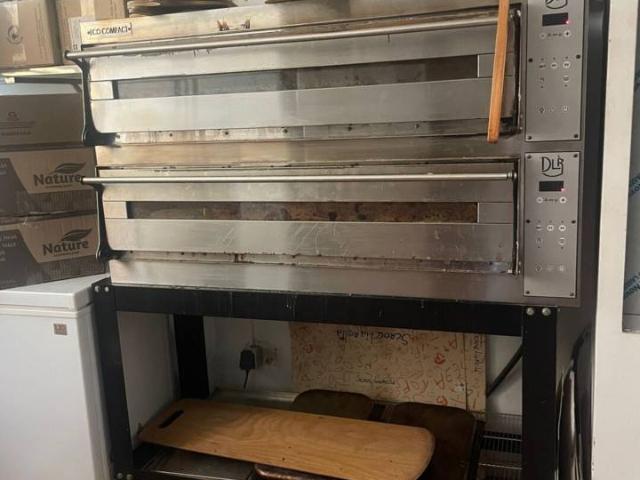 Traspaso Obrador Licencia A6 take away con 2 salida de humosA Gotico