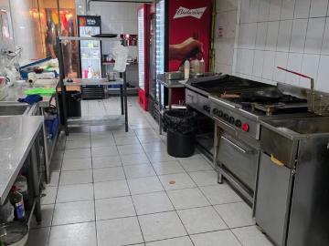 Traspaso Restobar Full Equipado: Llegar Y Operar c/patente | 4 Espacio, 38500. 00 en Santiago