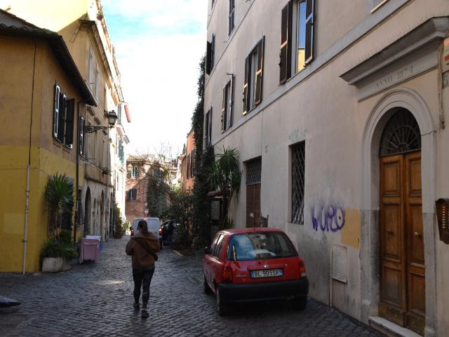 TRASTEVERE BILOCALE ARREDATO