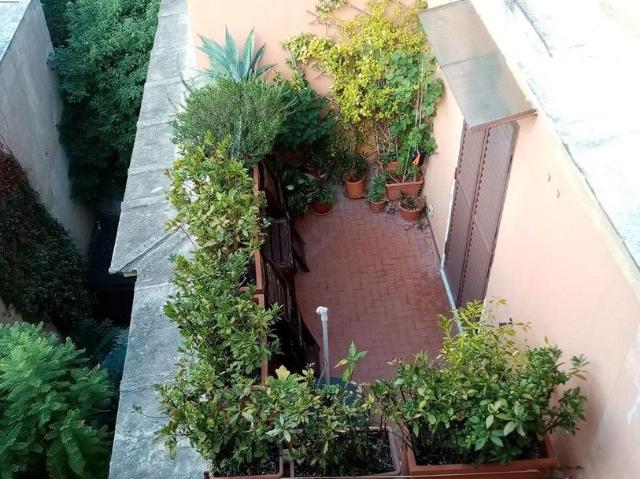 Trastevere: elegante attico d'epoca ristrutturato