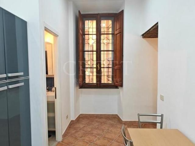Trastevere: 80sqm. Furnished. 1 bedroom, 2 baths, modern kitchen, living, A/C, high ceilings, quiet. REF 72