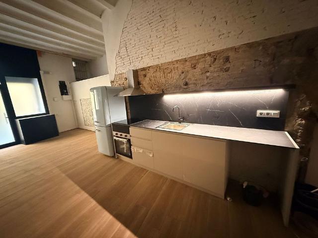 Trastero en venta en calle D'en Cortines, Barcelona, de 75 m² por 180.000
