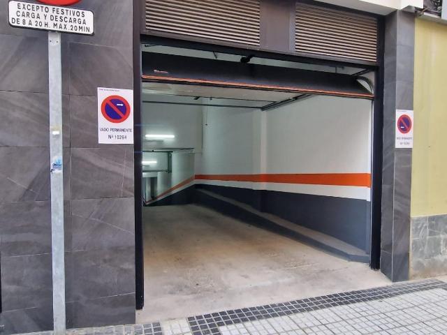 TRASTERO EN ZONA PLAZA DEL PILAR MUY PRÁCTICO