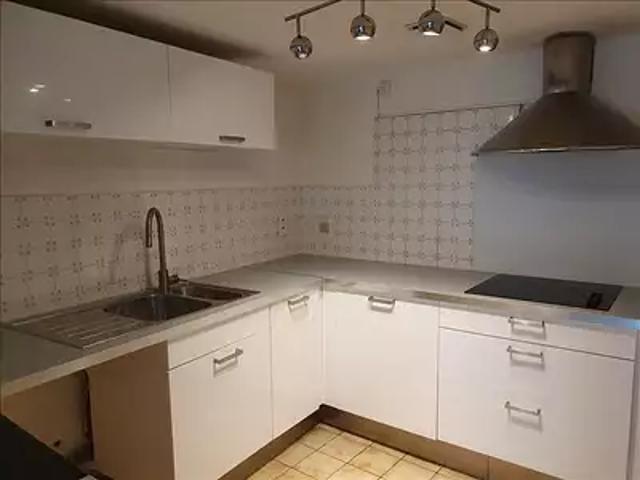 Trets 13530 Location appartement 3 pièces t3 au dernier étage