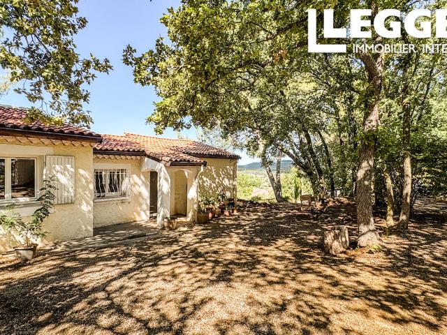 Trets–Maison avec vue exceptionnelle sur la Sainte Victoire e3 chambres, 4 100 m² de terrain et DPE B