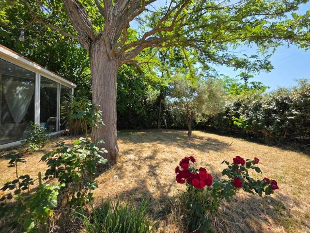 TRETS – Maison individuelle de plain pied avec jardin, véranda et garage à pied du centre ville