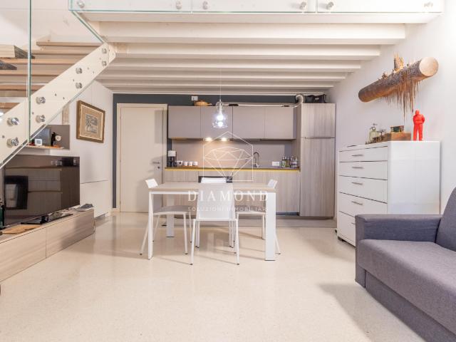 Trevignano: mini appartamento duplex, arredato, in residence con piscina