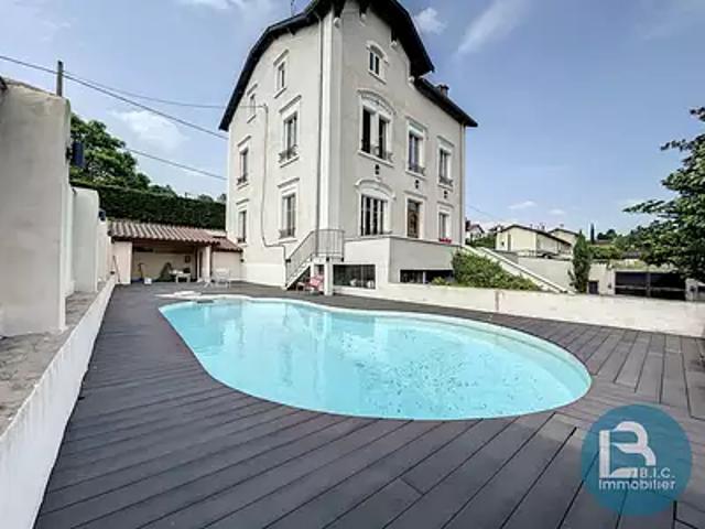 Trévoux 01600 Location maison 9 pièces t9 piscine terrasse