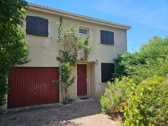 TREVOUX 01 à vendre Maison de 92m2, 5 pièces, 3 chambres, 1 bureau, 1 garage